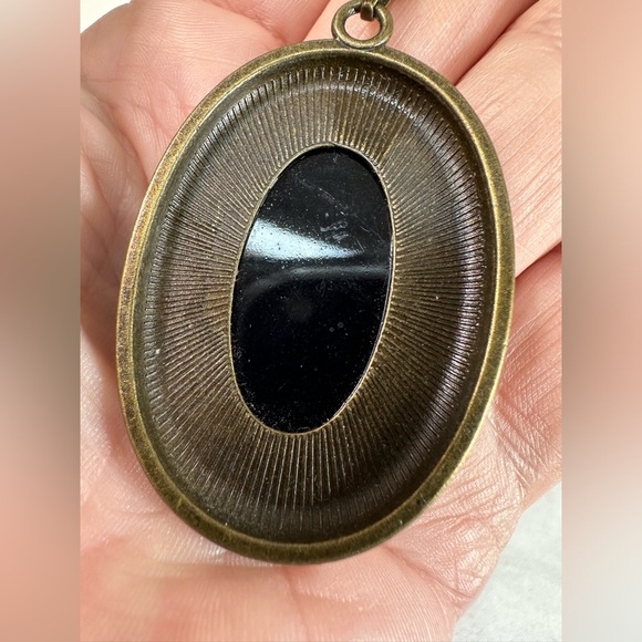 Long antique goldtone oval medallion pendant necklace set - Picture 7 of 8